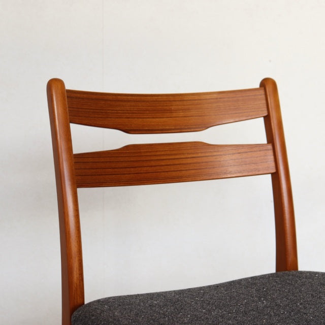 【デンマークの家具職人と尾州の生地職人が出会う】デンマーク製ダイニングチェア　送料込　２脚目以降割引有　座面張替済　商品番号30099b