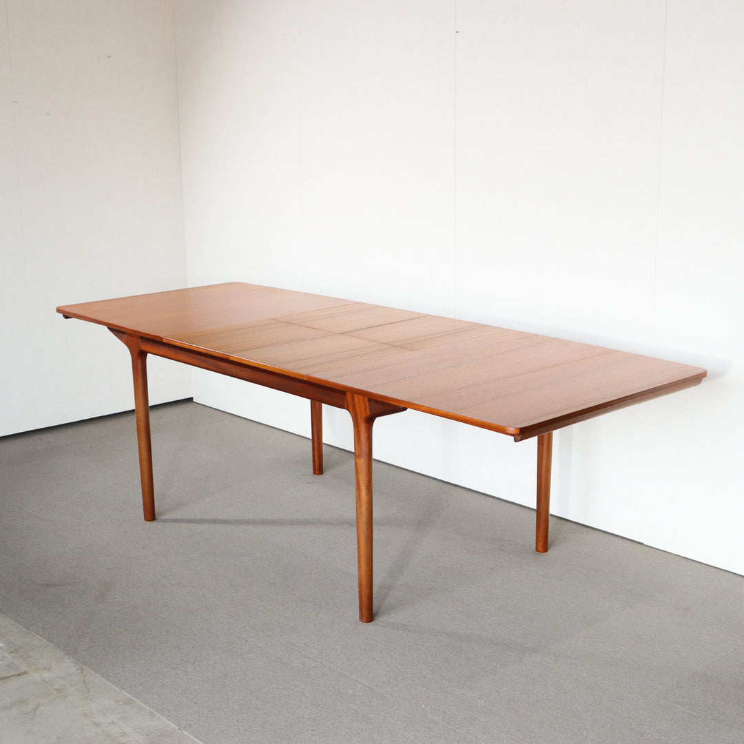 【comingsoon!】 MCINTOSH T3 DINING TABLE ItemCode-DAWN27