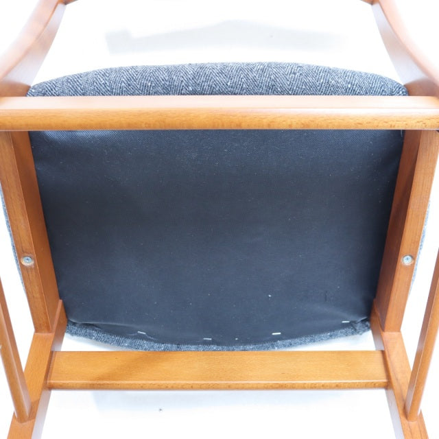 【デンマークの家具職人と尾州の生地職人が出会う】デンマーク製ダイニングチェア　送料込　２脚目以降割引有　座面張替済　商品番号30099b