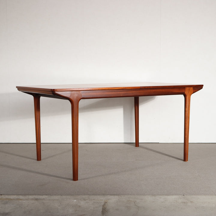 【comingsoon!】 MCINTOSH T3 DINING TABLE ItemCode-DAWN27