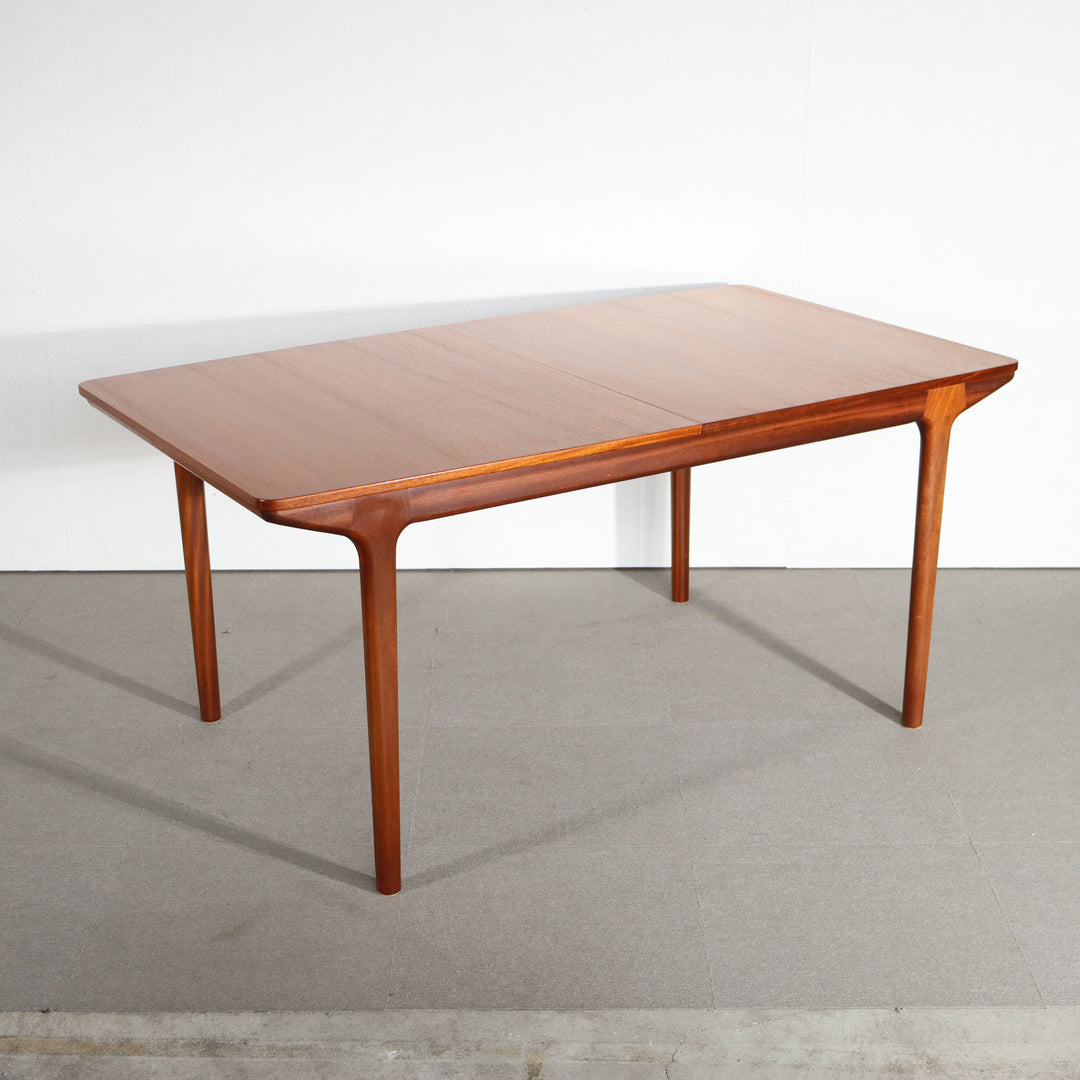 【comingsoon!】 MCINTOSH T3 DINING TABLE ItemCode-DAWN27