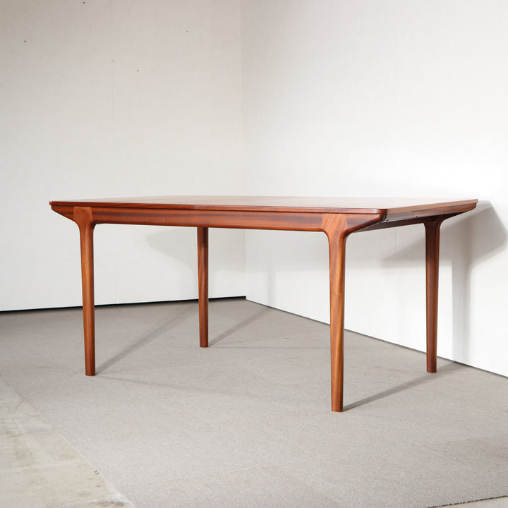 【comingsoon!】 MCINTOSH T3 DINING TABLE ItemCode-DAWN27
