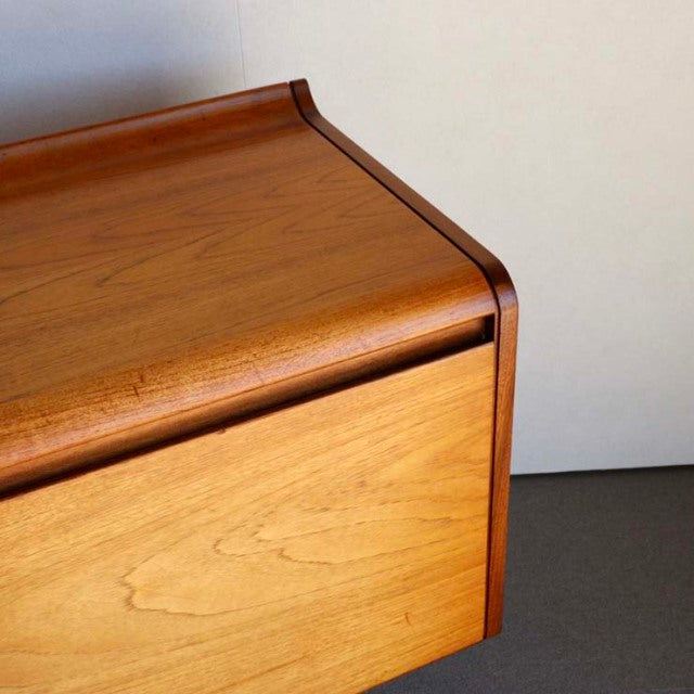 ホワイト＆ニュートンWhite&newtonサイドボード　　11月1日時点、一番の推しサイドボードItemCode-25150
