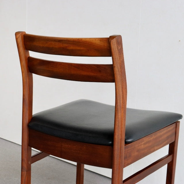 【Ｎ様引き取り専用２】WHITE & NEWTON のダイニングチェア 商品番号23166d