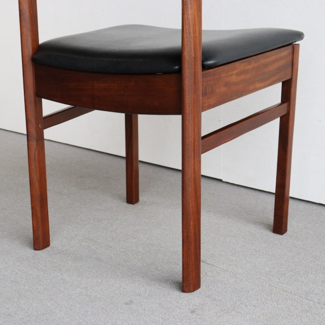 【Ｎ様引き取り専用２】WHITE & NEWTON のダイニングチェア 商品番号23166d