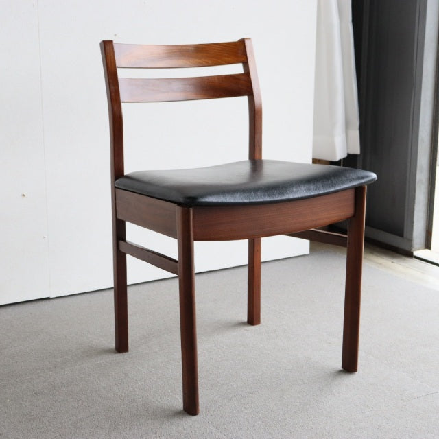 【Ｎ様引き取り専用２】WHITE & NEWTON のダイニングチェア 商品番号23166d