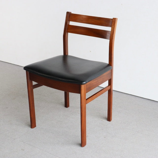 【Ｎ様引き取り専用２】WHITE & NEWTON のダイニングチェア 商品番号23166d