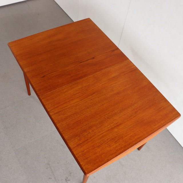 EVERESTエベレストダイニングテーブル   「Long Eatonギルド協会の人たち」 ItemCode-26163