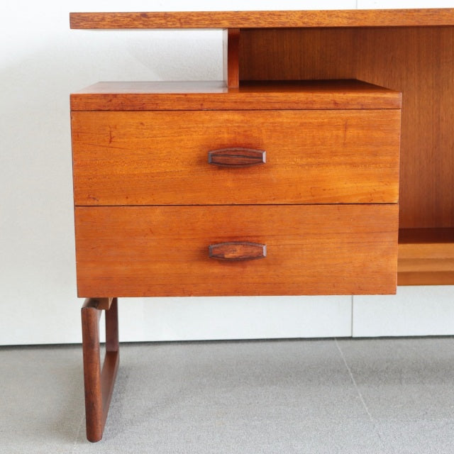 「ガンプラにエントリーグレードなるものがありました」の巻　ジープランG-PLAN　クワドリール　デスク　商品番号26091