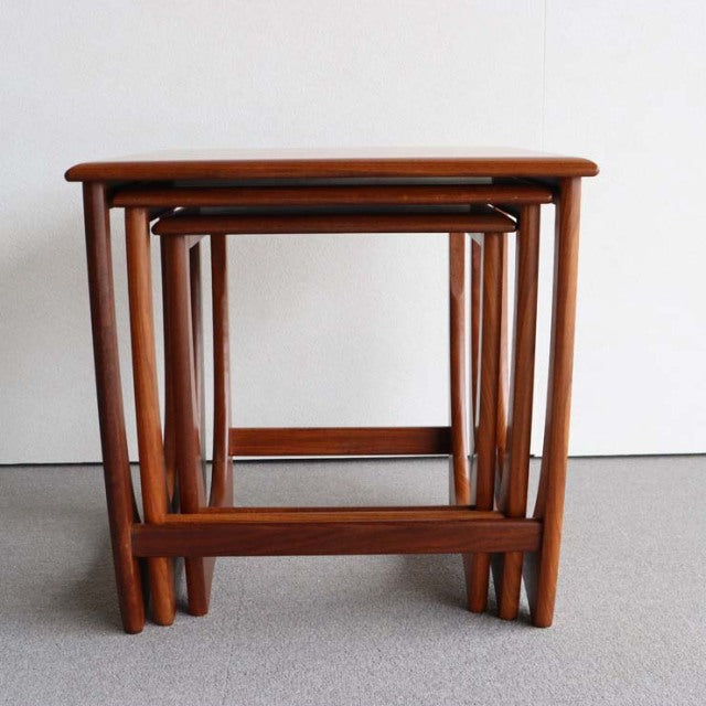 どこから見ても絵になってしまうネストテーブル　G-plan Fresco nest table　商品番号24008