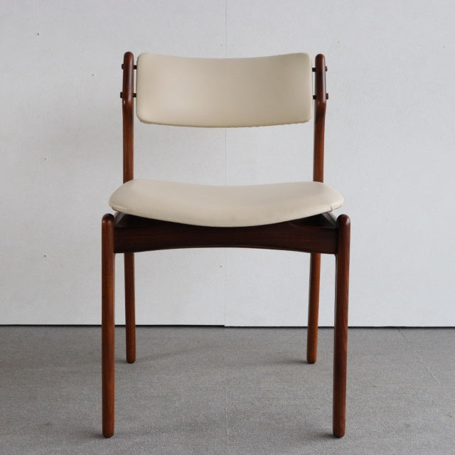 M様専用【送料込み】　2脚目以降割引あり　エリック・バッハErik Buch Model 49 ダイニングチェア　背もたれダメージあり　商品番号23126d