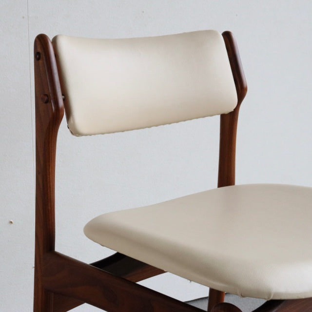 M様専用【送料込み】　2脚目以降割引あり　エリック・バッハErik Buch Model 49 ダイニングチェア　背もたれダメージあり　商品番号23126d