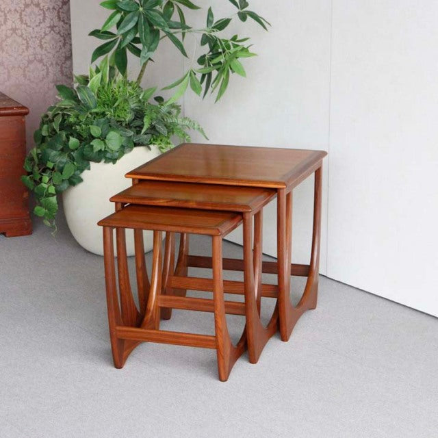 どこから見ても絵になってしまうネストテーブル　G-plan Fresco nest table　商品番号24008