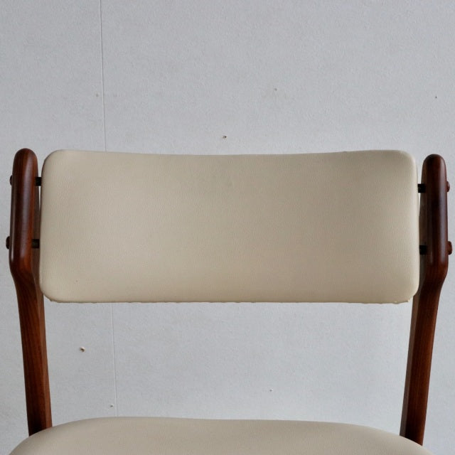 M様専用【送料込み】　2脚目以降割引あり　エリック・バッハErik Buch Model 49 ダイニングチェア　背もたれダメージあり　商品番号23126d