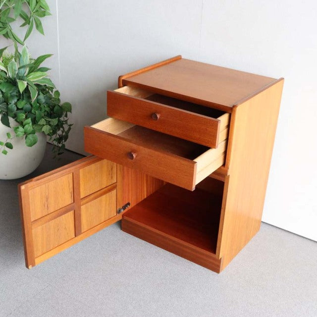 お新香のような名脇役　NATHAN製　スモールカップボード　商品番号25052