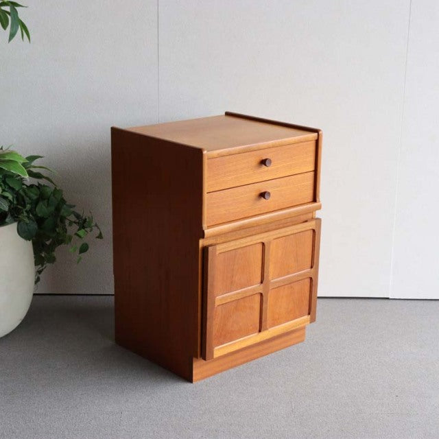 お新香のような名脇役　NATHAN製　スモールカップボード　商品番号25052