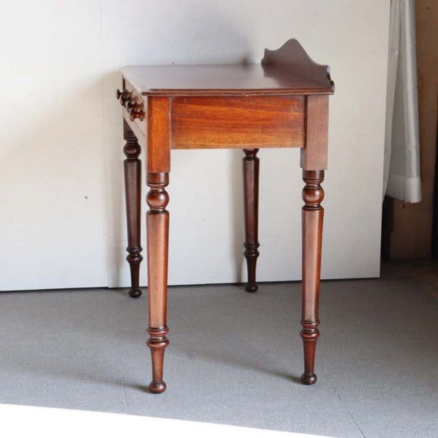 ヴィンテージでは消えた家具　Whole Table　アンティークのホールテーブル　商品番号25055