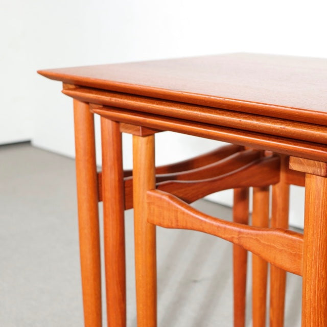 デンマーク製ネストテーブル designed by Poul Hundevad【しょうちゅうだい】　ItemCode-SKOV64 | 送料込