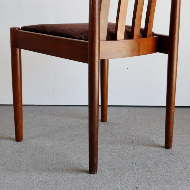 Mid-century vintage Meredew teak dining chair with slender wooden legs and vertical slat back, British-Denmark design.