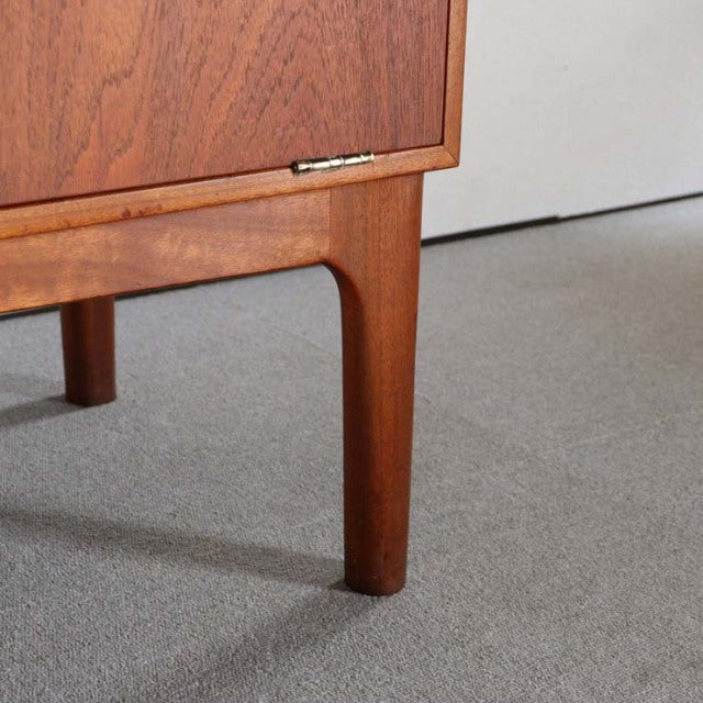 Vintage teak cabinet leg with smooth wood grain and slender tapered mid-century British design from Denmark.