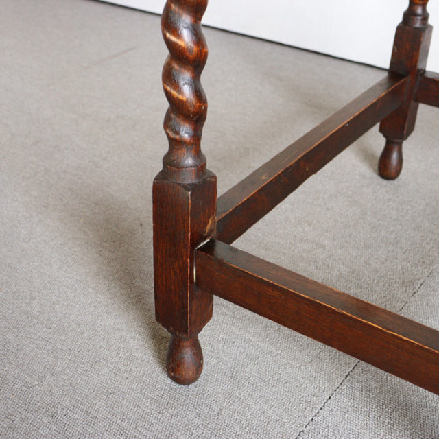Vintage British oak side table leg with twisted spindle design, rich teak wood grain, mid-century craftsmanship from Denmark.