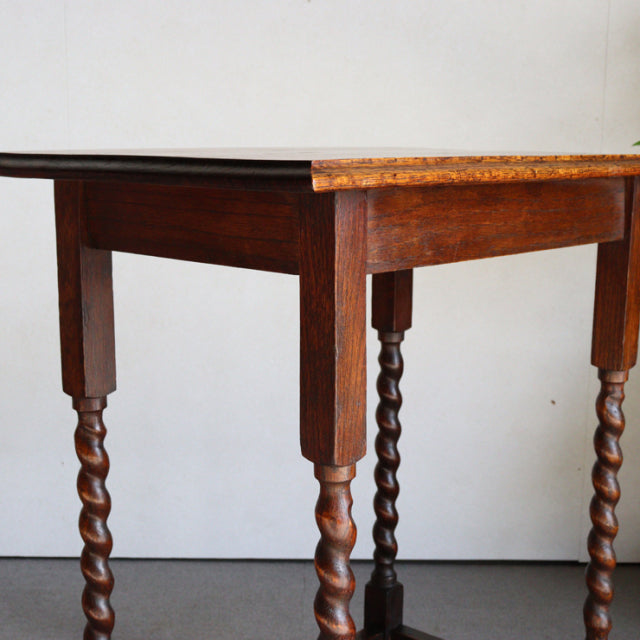 Vintage British oak side table with rich teak grain, featuring mid-century twisted spindle legs and sturdy rectangular top.