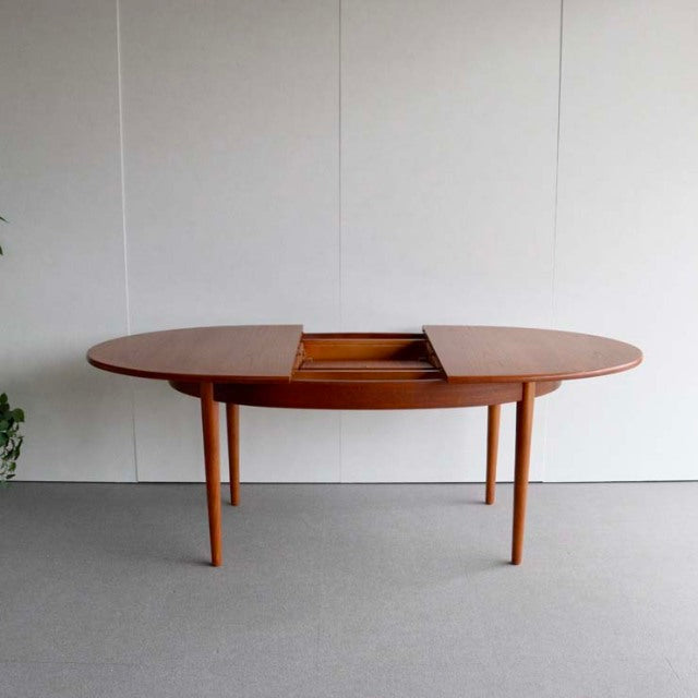 Jentiqueジェンティークダイニングテーブル    楕円はなんだか落ち着くのはなぜでしょうね ItemCode-24081