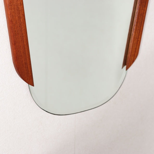 チーク材　何かよくわからんがかわいい形のミラー　ItemCode-26120b | 送料込