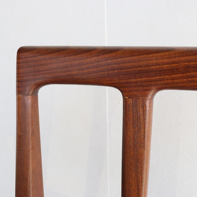 Mid-century teak dining chair backrest with smooth grain, designed by John Herbert for British Younger company, classic.