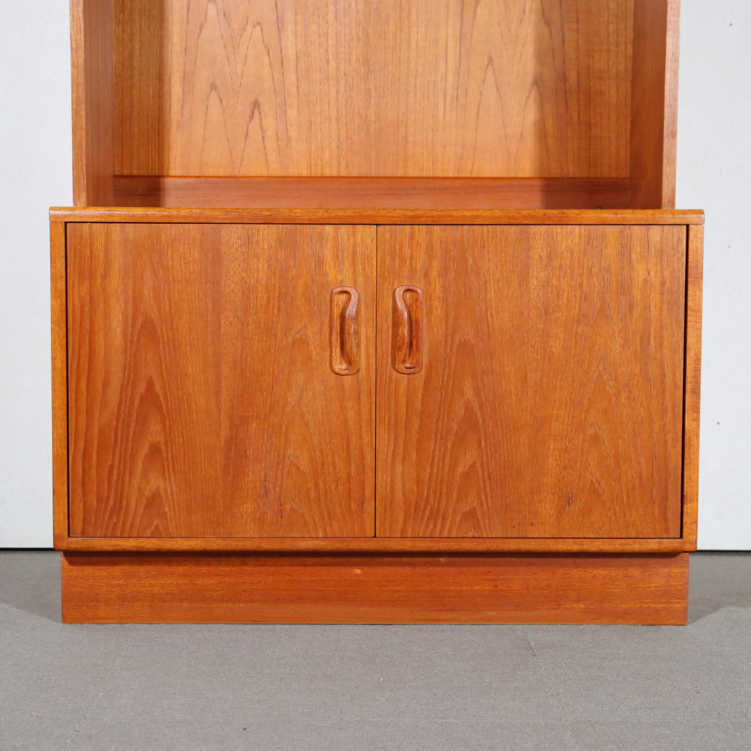 【comingsoon!】 G PLAN TALL CABINET ItemCode-DAWN23