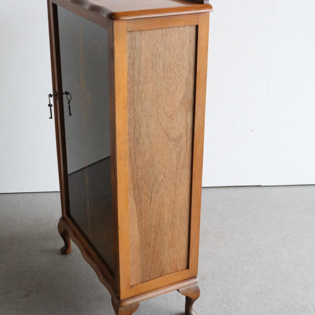 1950年代のチャイナキャビネット「無くても良いが、なくてはならないもの、な～んだ？」　商品番号24043