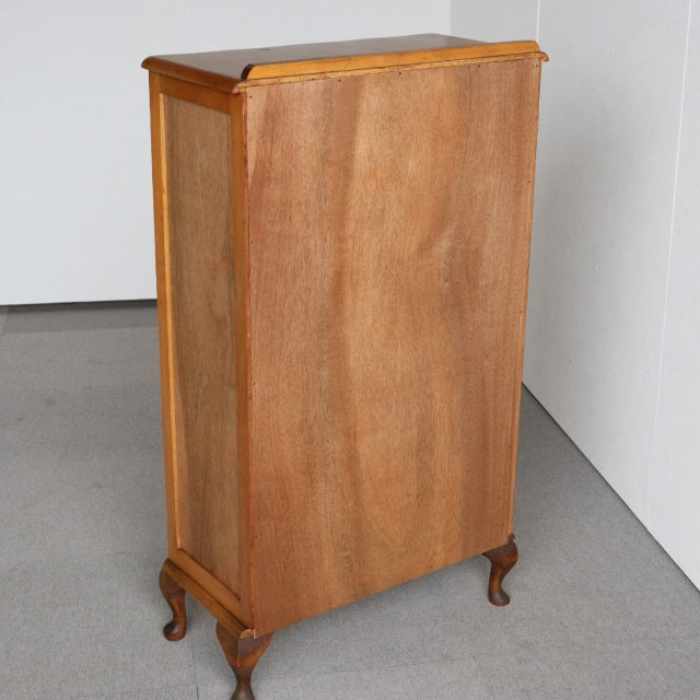 1950年代のチャイナキャビネット「無くても良いが、なくてはならないもの、な～んだ？」　商品番号24043