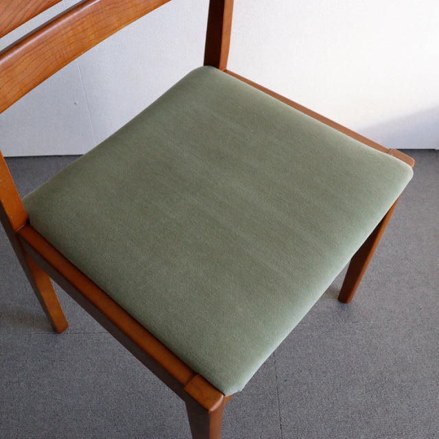 M様引き取り専用　いす。　淡緑。　ヴィンテージのダイニングチェア　商品番号25111a