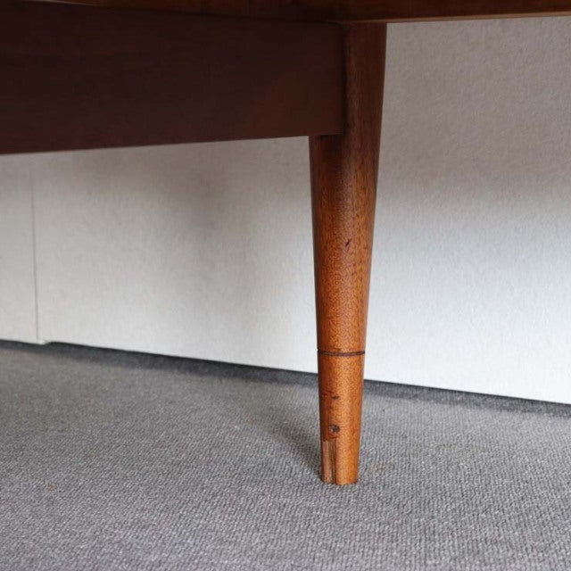 Teak tapered leg with subtle wood grain from British mid-century Robert Heritage sideboard by Archie Shine.