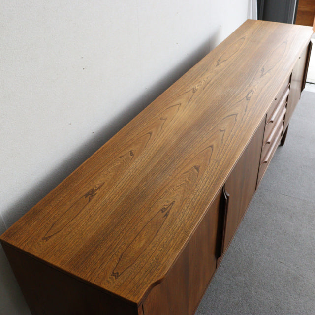もう一人のエルム材大好き職人。　スキャンダートScandartのサイドボード　商品番号24057