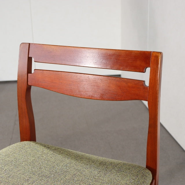Vintage mid-century teak dining chair by Nathan with British-Denmark design, curved backrest, and green upholstered seat.