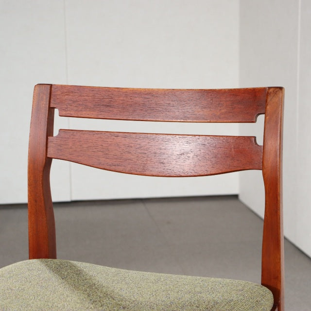 Vintage mid-century teak dining chair by NATHAN with British-Denmark design, curved backrest, and green upholstered seat.