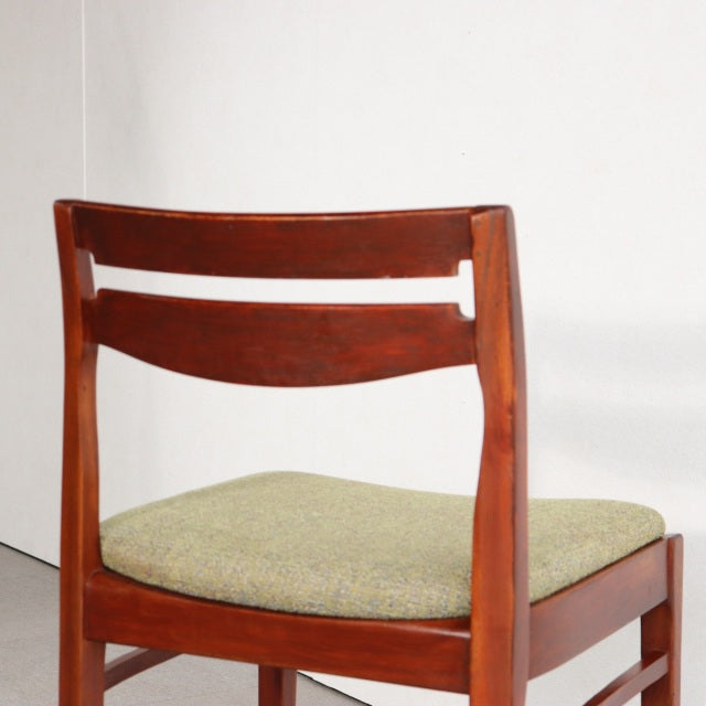 Vintage mid-century NATHAN dining chair in teak wood with visible grain, curved backrest, and beige upholstered seat,.