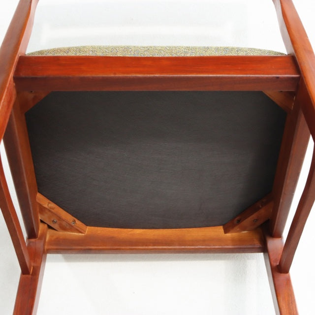 Mid-century teak dining chair from British brand Nathan, showcasing smooth wood grain and angular legs, vintage Danish.