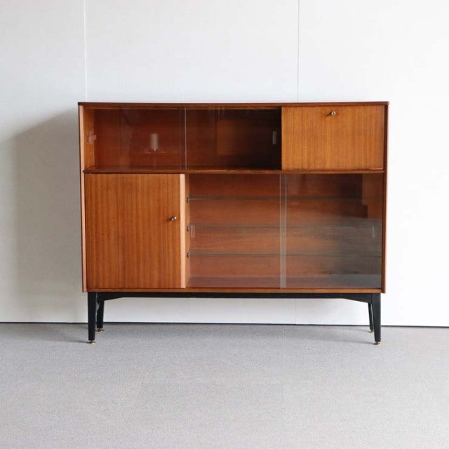 シンメトリーだけどアシンメトリー。チーク×ガラス。ネイサンのキャビネット　商品番号24147