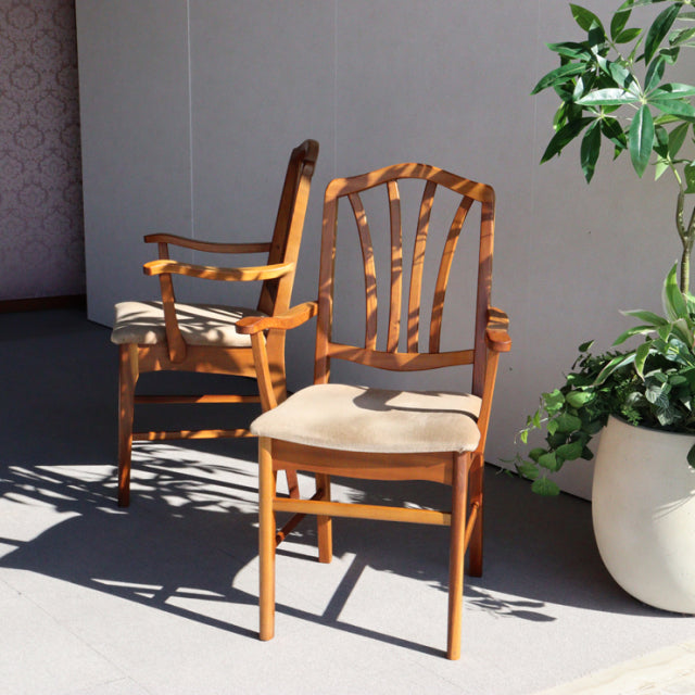 Ｏ様専用　いす。　beige。　ヴィンテージアーム付きダイニングチェア　チーク材　商品番号24023a