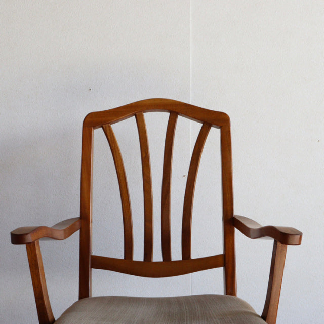 Ｏ様専用　いす。　beige。　ヴィンテージアーム付きダイニングチェア　チーク材　商品番号24023a