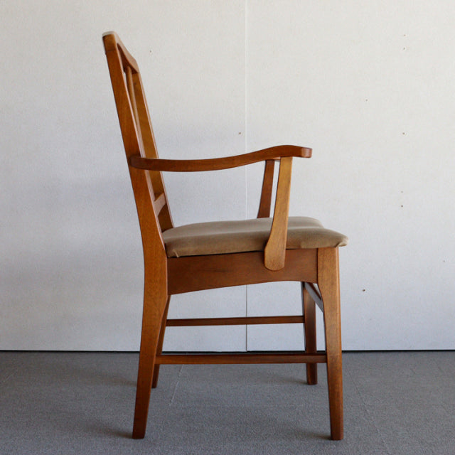 Ｏ様専用　いす。　beige。　ヴィンテージアーム付きダイニングチェア　チーク材　商品番号24023a