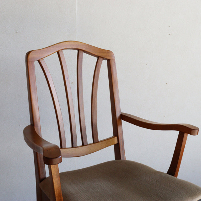 Ｏ様専用　いす。　beige。　ヴィンテージアーム付きダイニングチェア　チーク材　商品番号24023a