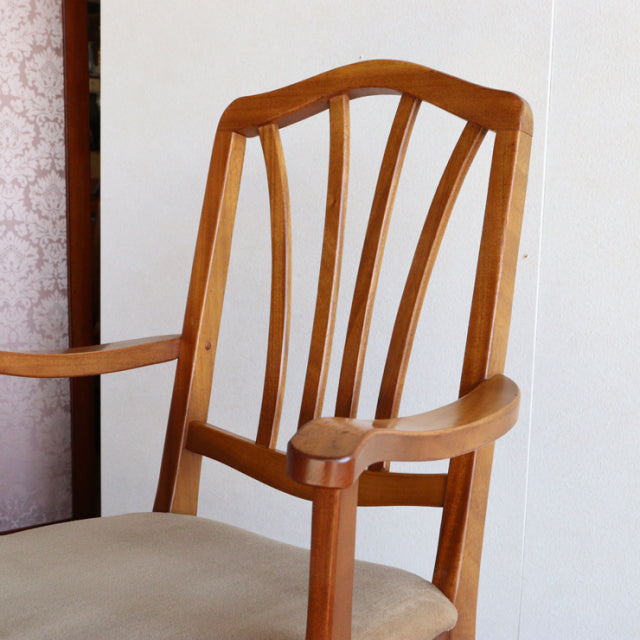 Ｏ様専用　いす。　beige。　ヴィンテージアーム付きダイニングチェア　チーク材　商品番号24023a