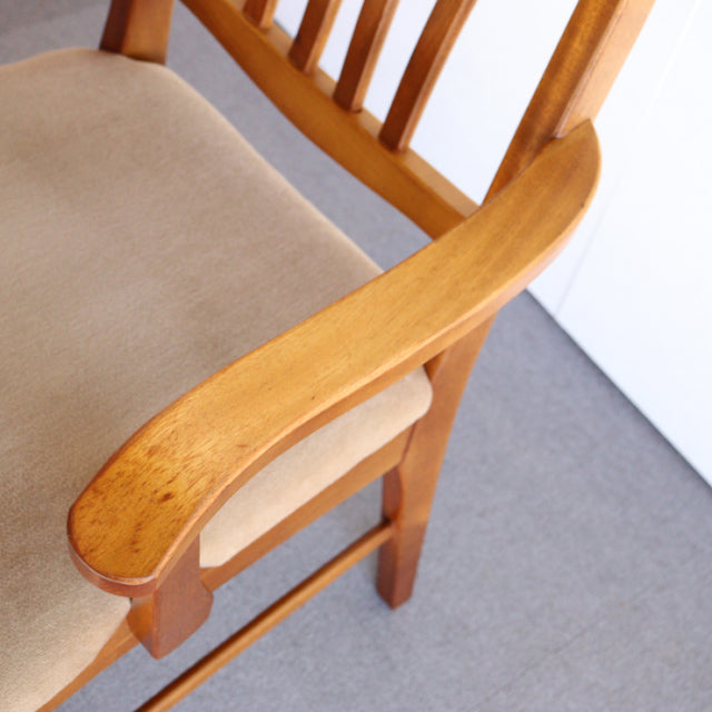 Ｏ様専用　いす。　beige。　ヴィンテージアーム付きダイニングチェア　チーク材　商品番号24023a