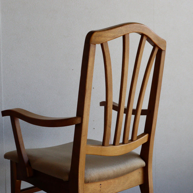 Ｏ様専用　いす。　beige。　ヴィンテージアーム付きダイニングチェア　チーク材　商品番号24023a