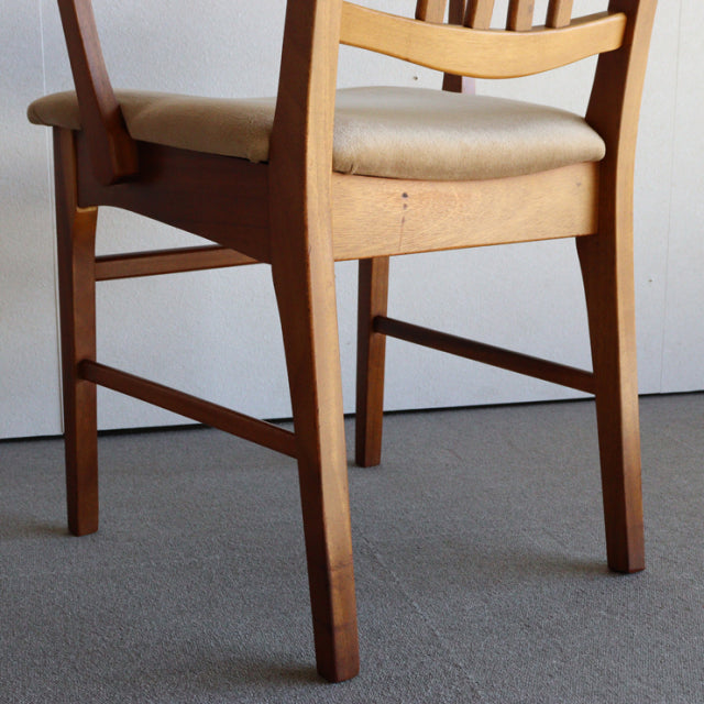 Ｏ様専用　いす。　beige。　ヴィンテージアーム付きダイニングチェア　チーク材　商品番号24023a