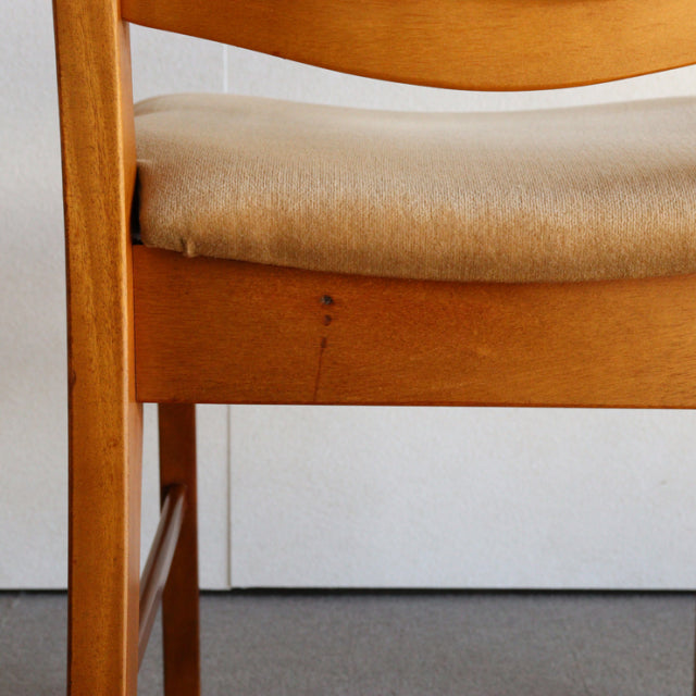Ｏ様専用　いす。　beige。　ヴィンテージアーム付きダイニングチェア　チーク材　商品番号24023a