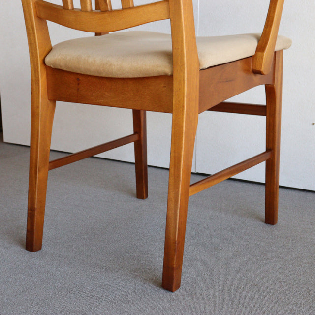 Ｏ様専用　いす。　beige。　ヴィンテージアーム付きダイニングチェア　チーク材　商品番号24023a